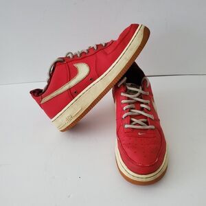 *Nike Air Force 1 LV8 Red Plaid Youth Size 6.5